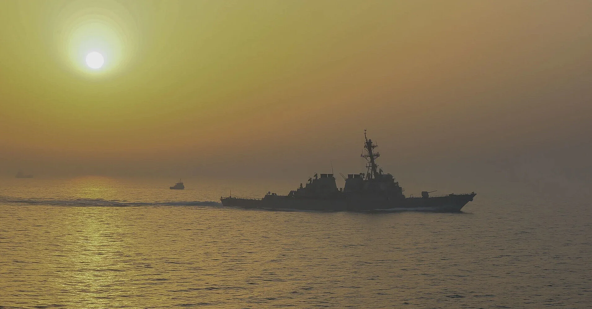 Іран заявив про удар по американському військовому кораблю, США спростовують