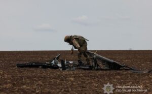 На Запоріжжі поліцейські-вибухотехніки знешкодили бойову частину ворожого дрона На Запоріжжі поліцейські-вибухотехніки знешкодили бойову частину ворожого дрона