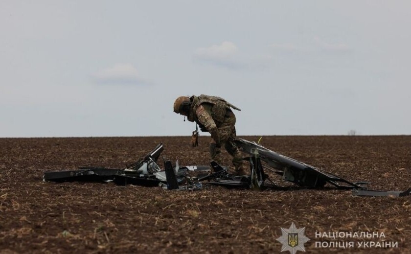 На Запоріжжі поліцейські-вибухотехніки знешкодили бойову частину ворожого дрона На Запоріжжі поліцейські-вибухотехніки знешкодили бойову частину ворожого дрона