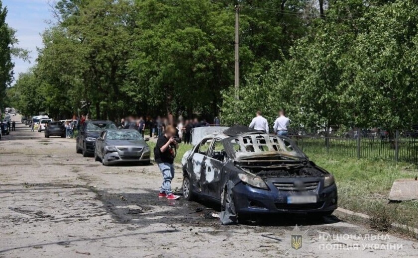 Окупанти завдали ракетного удару по Запоріжжю: троє людей поранені Окупанти завдали ракетного удару по Запоріжжю: троє людей поранені