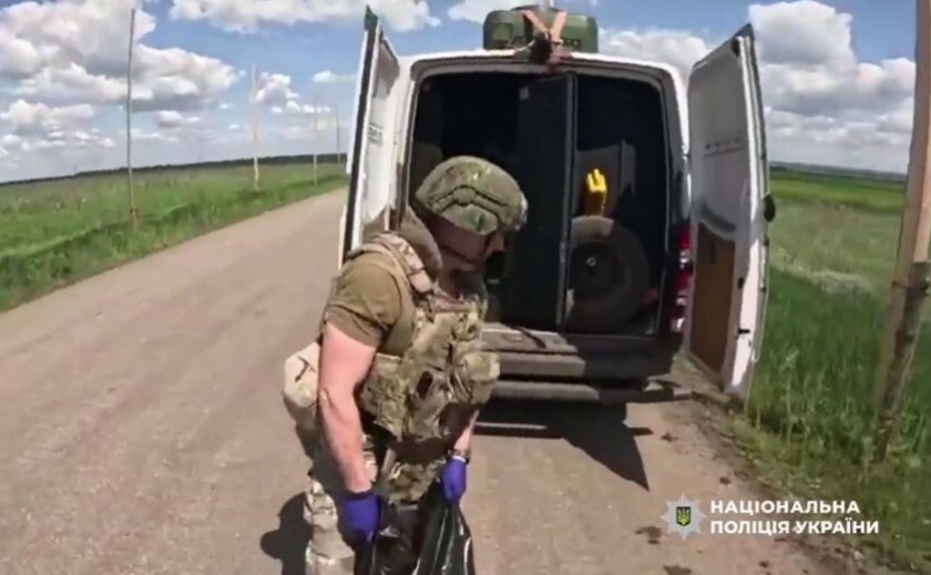 «Білі янголи» евакуювали пораненого та вивезли тіло загиблого мешканця Межової «Білі янголи» евакуювали пораненого та вивезли тіло загиблого мешканця Межової