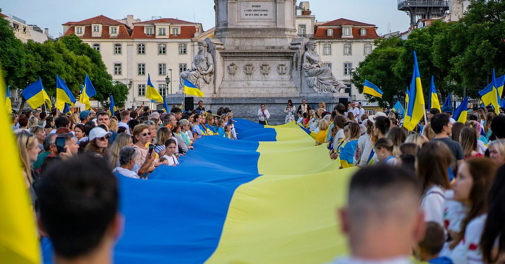8 млн українців за кордоном: уряд готує програми “м’якого повернення”