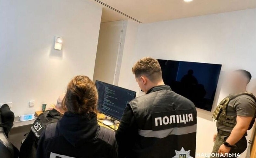 Співпрацював із кіберзлочинцями з усього світу: у Дніпрі викрили адміністратора VPN-сервісу, який використовували зловмисники Співпрацював із кіберзлочинцями з усього світу: у Дніпрі викрили адміністратора VPN-сервісу, який використовували зловмисники
