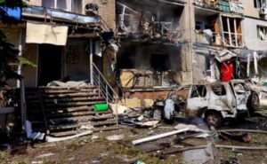 Росіяни вдарили по Павлограду: пошкоджена багатоповерхівка Росіяни вдарили по Павлограду: пошкоджена багатоповерхівка