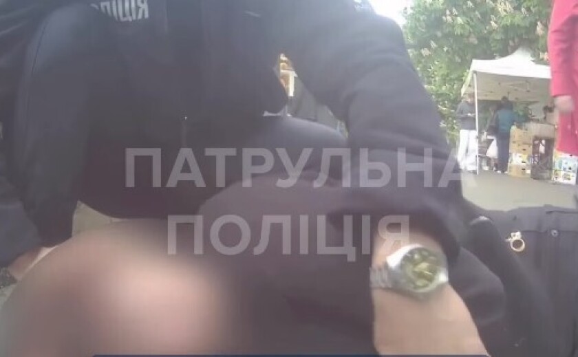 У Кривому Розі патрульні допомогли жінці, яка знепритомніла на вулиці