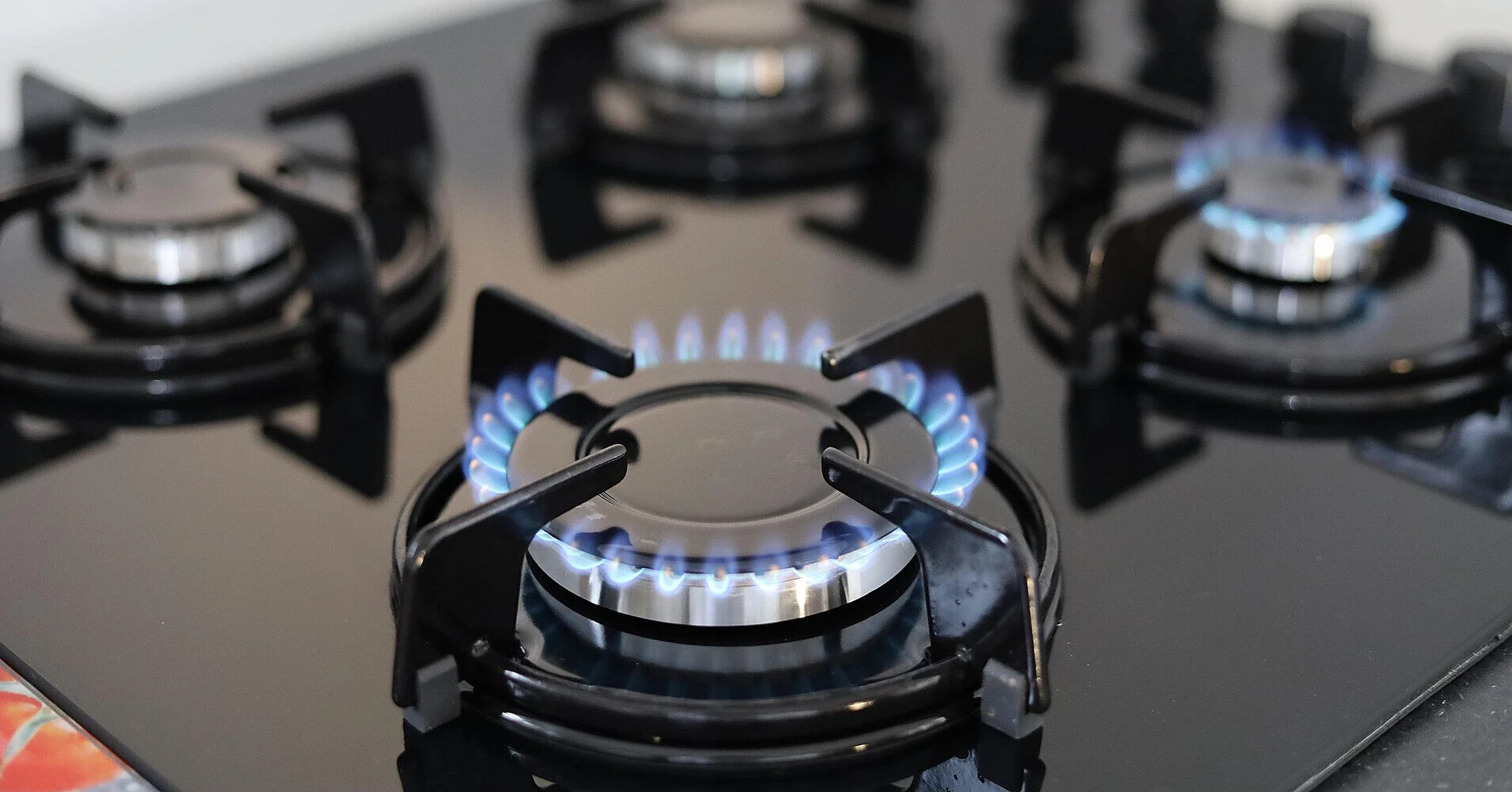 Постачальники назвали ціни на газ у червні: що буде в платіжках