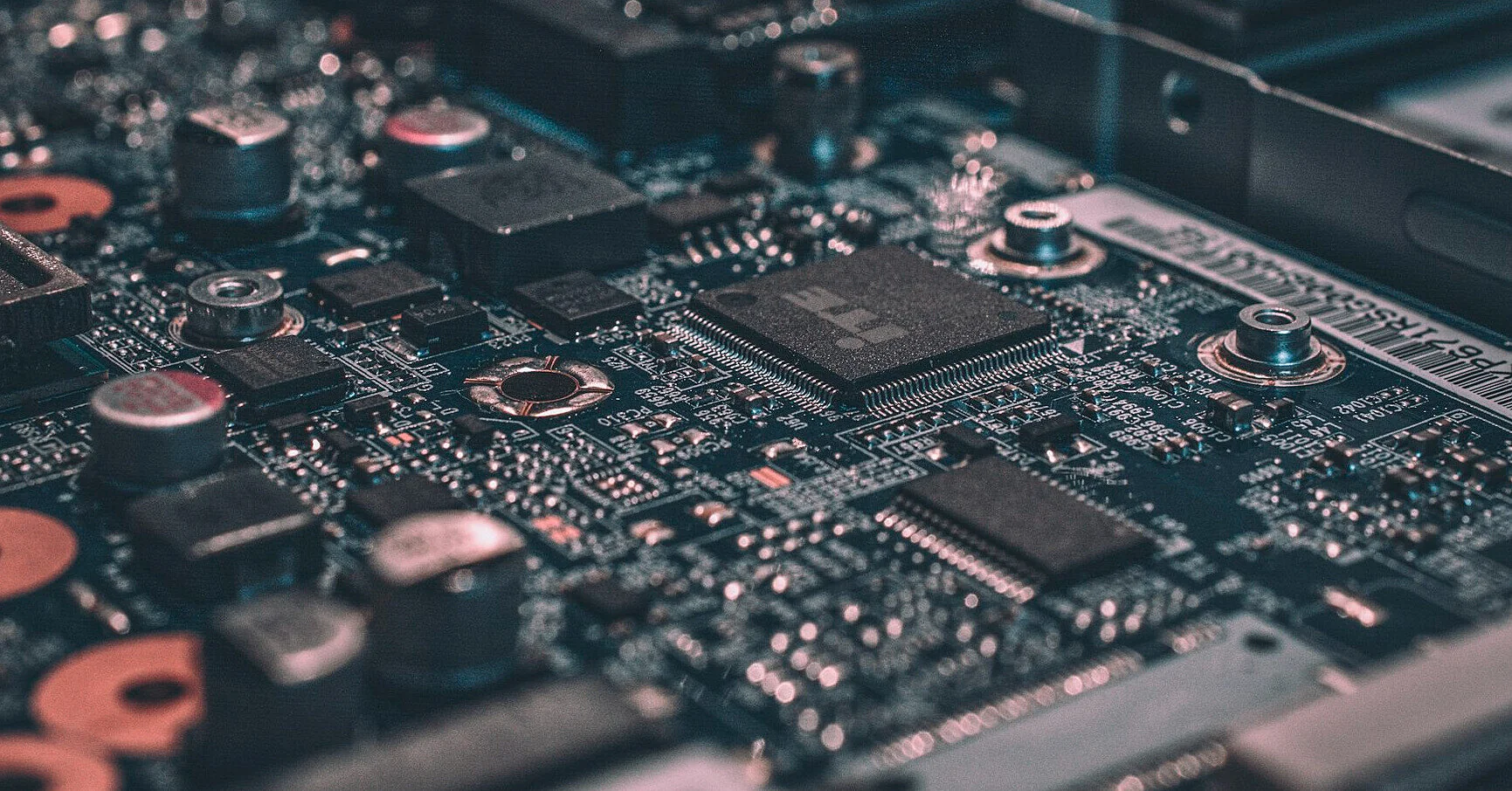 Китайські чипи загрожують AI-буму: хто може втратити на новій хвилі виробництва Китайські чипи загрожують AI-буму: хто може втратити на новій хвилі виробництва