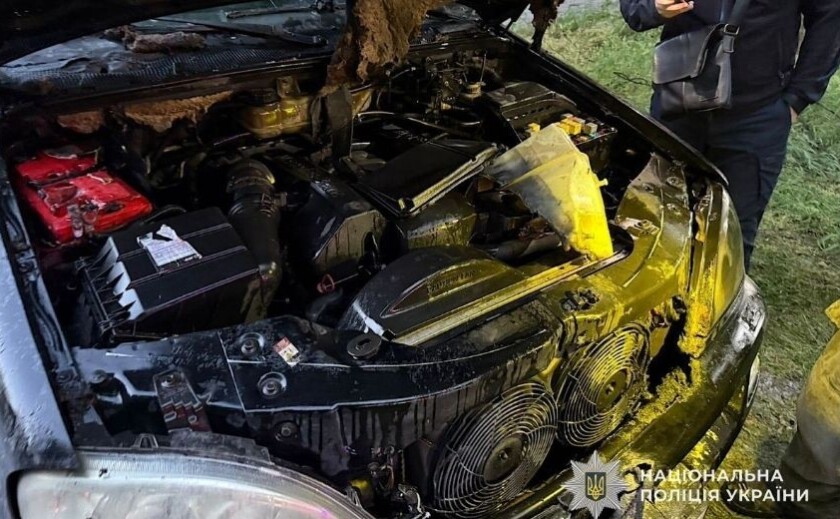 У Дніпрі затримали підозрюваного в умисному підпалі автомобіля У Дніпрі затримали підозрюваного в умисному підпалі автомобіля