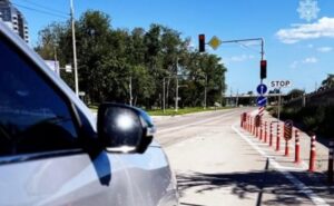 До уваги водіїв: у Запоріжжі на перехресті Прибережної автомагістралі та вулиці Тбіліської запрацював новий світлофор До уваги водіїв: у Запоріжжі на перехресті Прибережної автомагістралі та вулиці Тбіліської запрацював новий світлофор