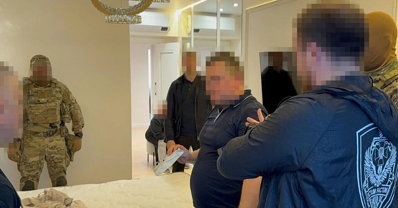 тисяч щомісяця за “кришування”: у трьох областях затримали керівників поліції тисяч щомісяця за “кришування”: у трьох областях затримали керівників поліції
