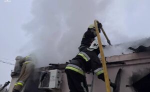 У Дніпрі надзвичайники ліквідували пожежу на території підприємства У Дніпрі надзвичайники ліквідували пожежу на території підприємства