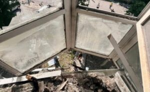 У Дніпрі ворог вдарив по двох багатоповерхівках: інформація щодо постраждалих з’ясовується У Дніпрі ворог вдарив по двох багатоповерхівках: інформація щодо постраждалих з’ясовується
