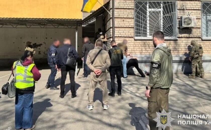 Вимагав 1500 доларів США: на Дніпропетровщині правоохоронці викрили посадовця ТЦК на одержанні хабара