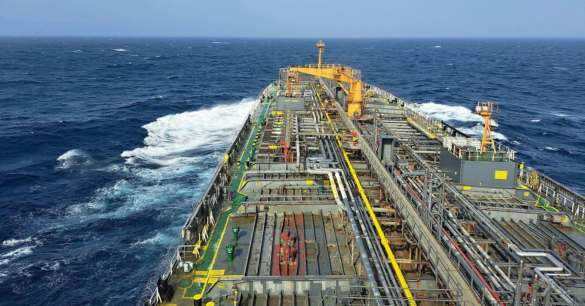 Зростання відновилося: нафта відреагувала на нові удари США по цілях в Ірані Зростання відновилося: нафта відреагувала на нові удари США по цілях в Ірані