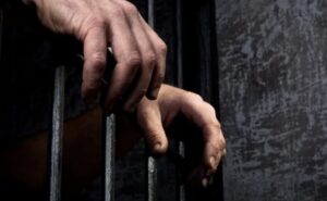 У Запоріжжі затримано поліцейського, який зґвалтував неповнолітню дівчинку У Запоріжжі затримано поліцейського, який зґвалтував неповнолітню дівчинку