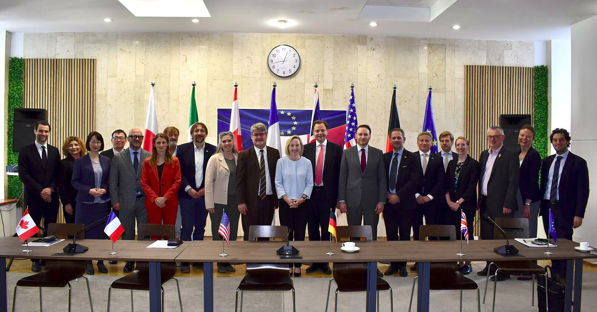 G7 не залишає Київ: посли зробили заяву після погроз Росії