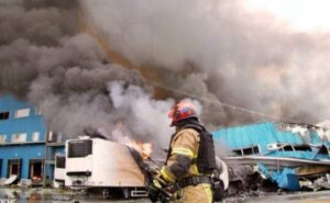 Росіяни знищили відділення «Нової пошти» у Дніпрі Внаслідок атаки будівля згоріла вщент Росіяни знищили відділення «Нової пошти» у Дніпрі Внаслідок атаки будівля згоріла вщент