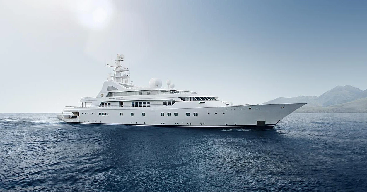 Біля берегів Данії помітили яхту, яку пов’язують з Путіним