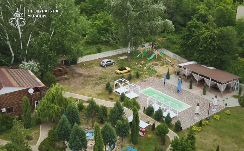 У Самарі підприємець захопив майже гектар лісу та облаштував базу відпочинку У Самарі підприємець захопив майже гектар лісу та облаштував базу відпочинку