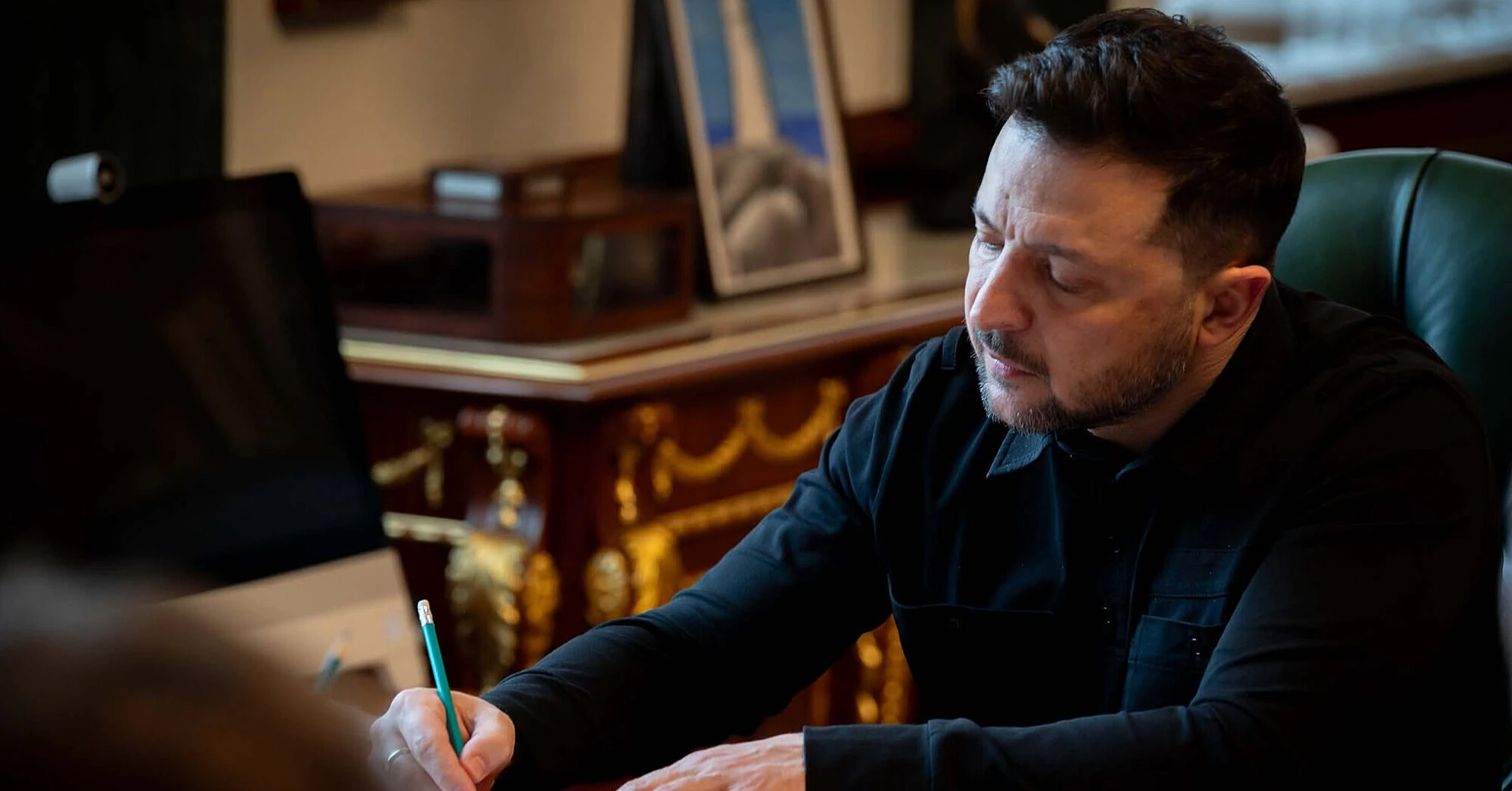 Зеленський підписав нові санкційні укази: кого торкнулися обмеження