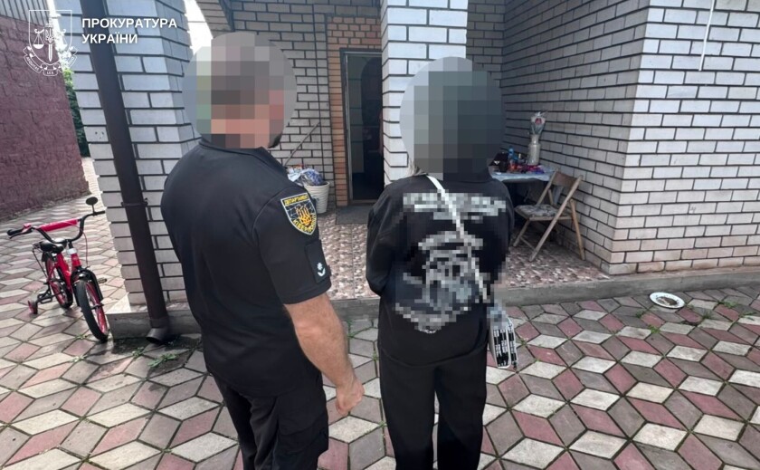 Кривому Розі викрили шахрайок, які виманювали гроші під виглядом соцвиплат і компенсацій за зруйноване житло Кривому Розі викрили шахрайок, які виманювали гроші під виглядом соцвиплат і компенсацій за зруйноване житло