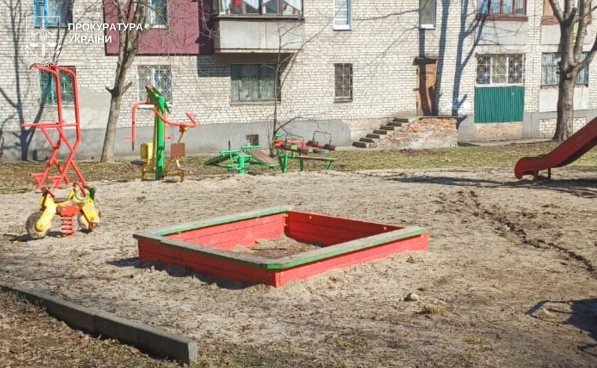 У Кривому Розі судитимуть підприємця через постачання неякісного піску для дитячих майданчиків