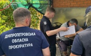 На Дніпропетровщині ексчиновника юстиції підозрюють у вимаганні грошей за «кращі умови» відбування покарання На Дніпропетровщині ексчиновника юстиції підозрюють у вимаганні грошей за «кращі умови» відбування покарання