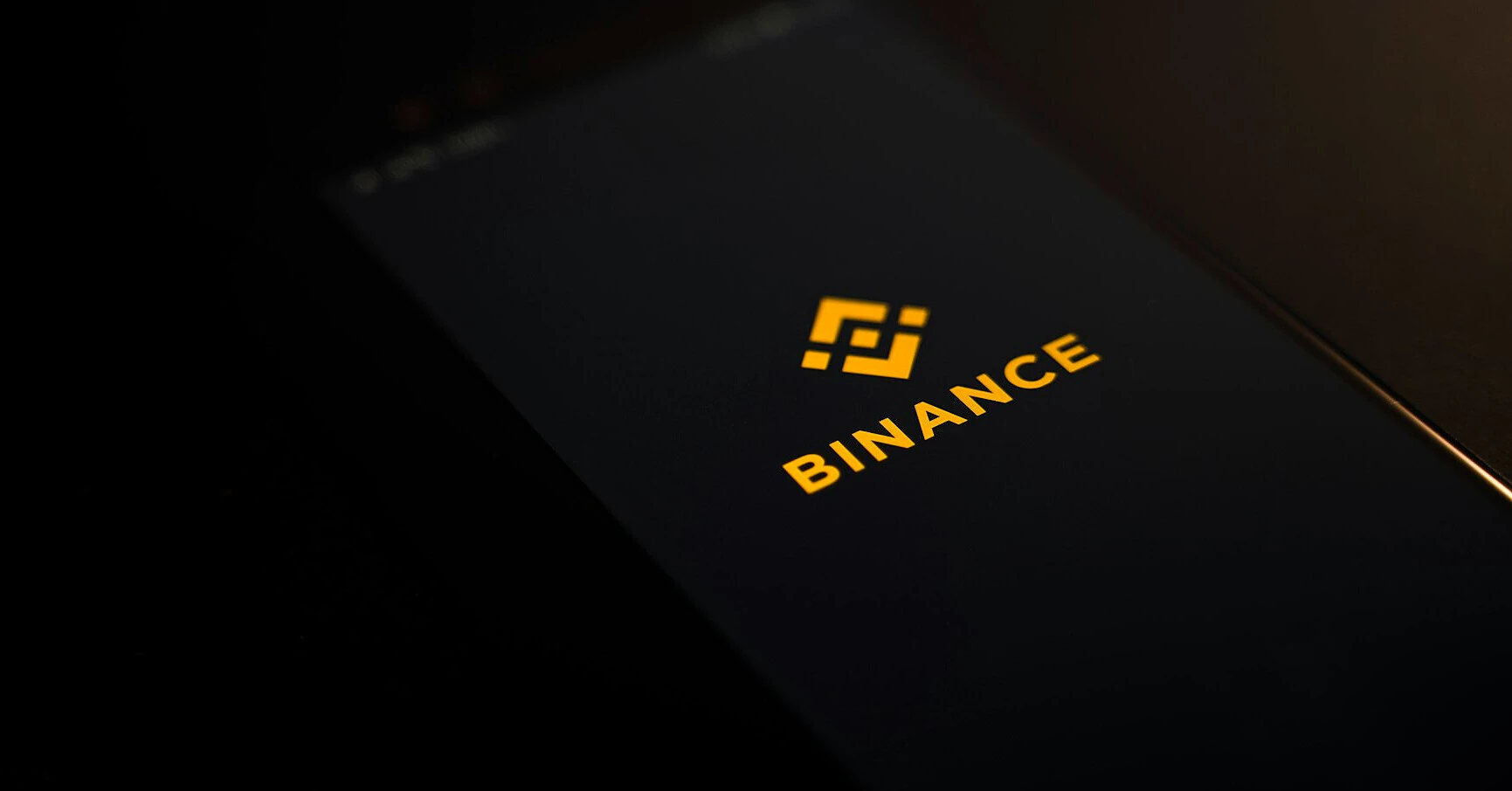 FT: Криптобіржа Binance попередила клієнтів про вихід з ринку ЄС
