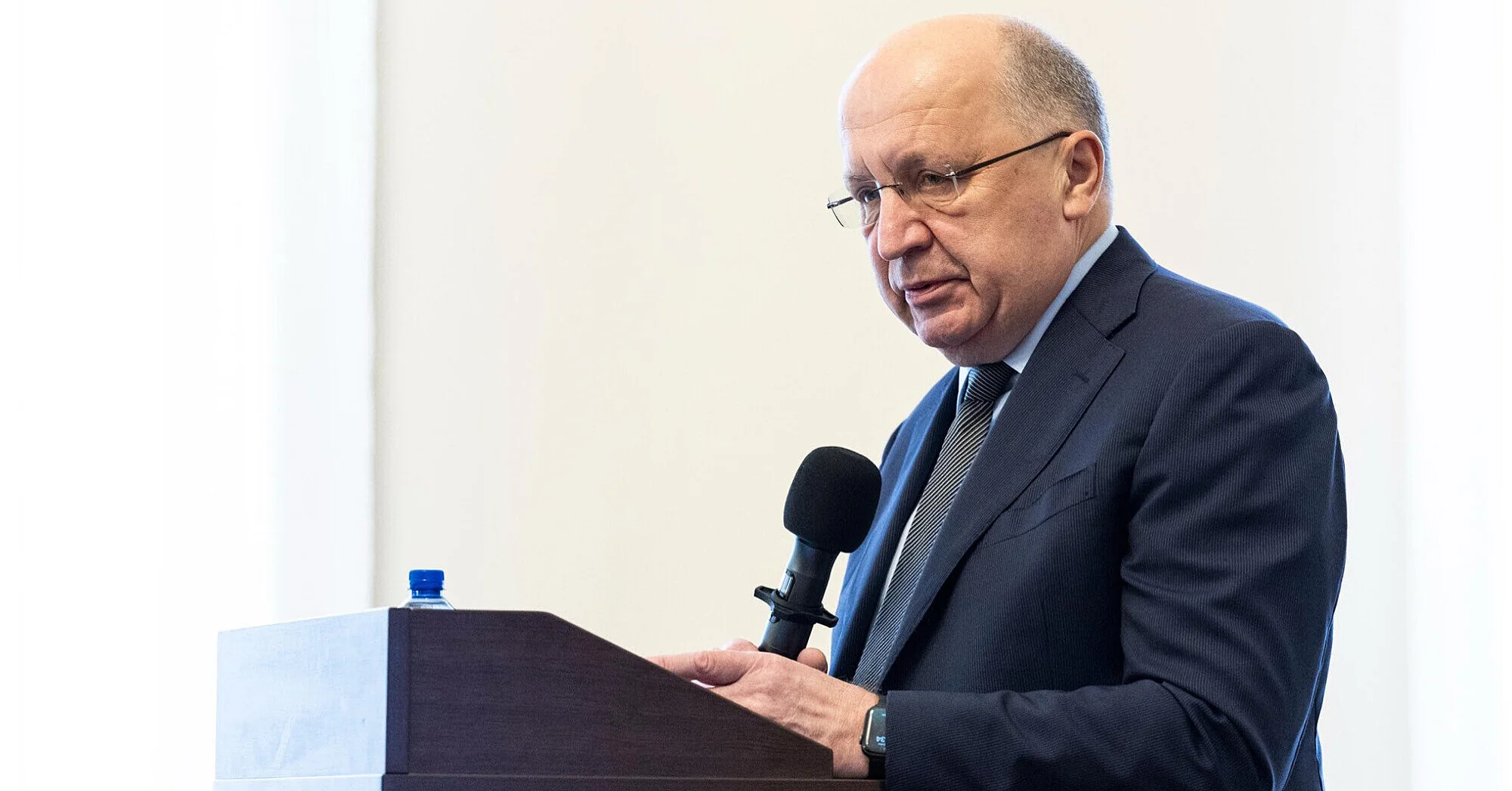 Єврокомісар: Відсталість європейського оборонпрому спокушає Путіна