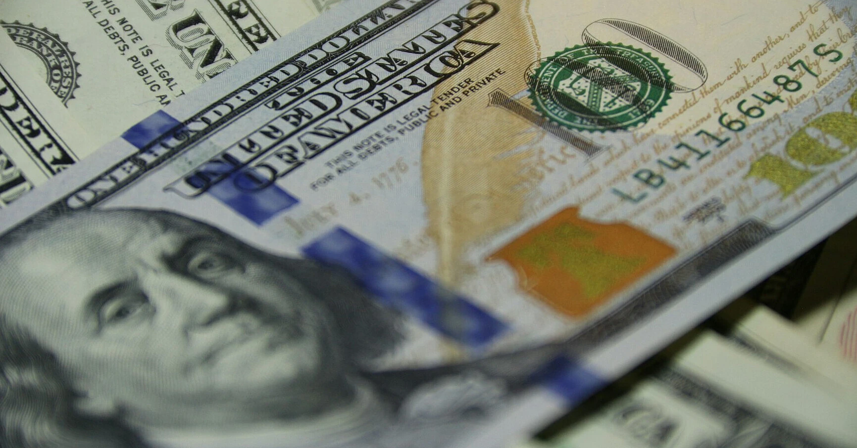 Свято в США знизило активність на міжбанку: долар утримали нижче 44,90 грн, євро подешевшав Свято в США знизило активність на міжбанку: долар утримали нижче 44,90 грн, євро подешевшав