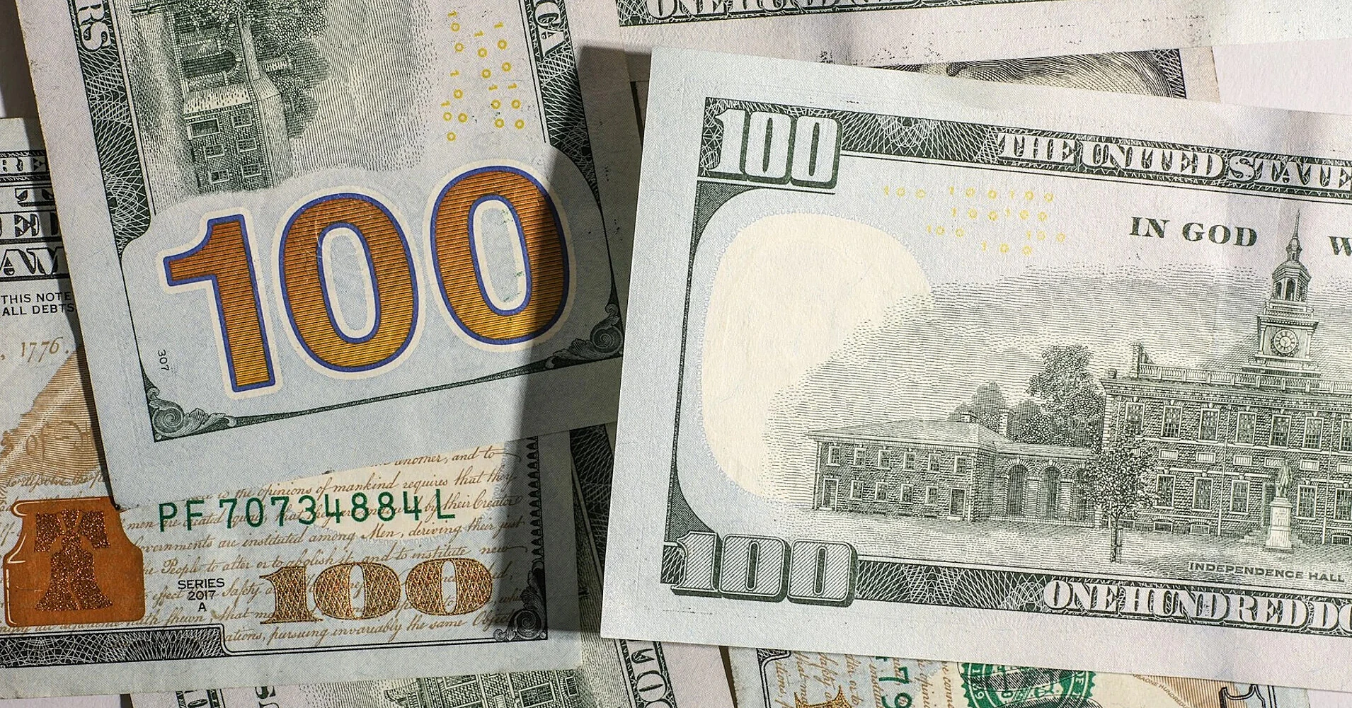 Долар просів на міжбанку і потягнув вниз готівковий ринок