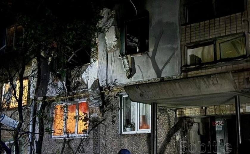 У Кам’янському внаслідок ворожого удару поранено трьох людей та пошкоджено житлові будинки У Кам’янському внаслідок ворожого удару поранено трьох людей та пошкоджено житлові будинки