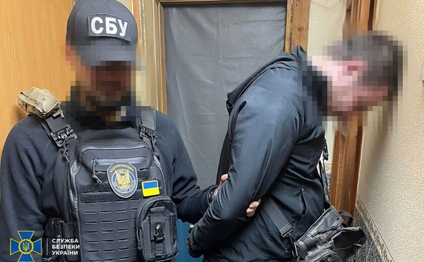 СБУ затримала двох підозрюваних у співпраці з окупантами під час захоплення Херсонщини та Запоріжжя СБУ затримала двох підозрюваних у співпраці з окупантами під час захоплення Херсонщини та Запоріжжя