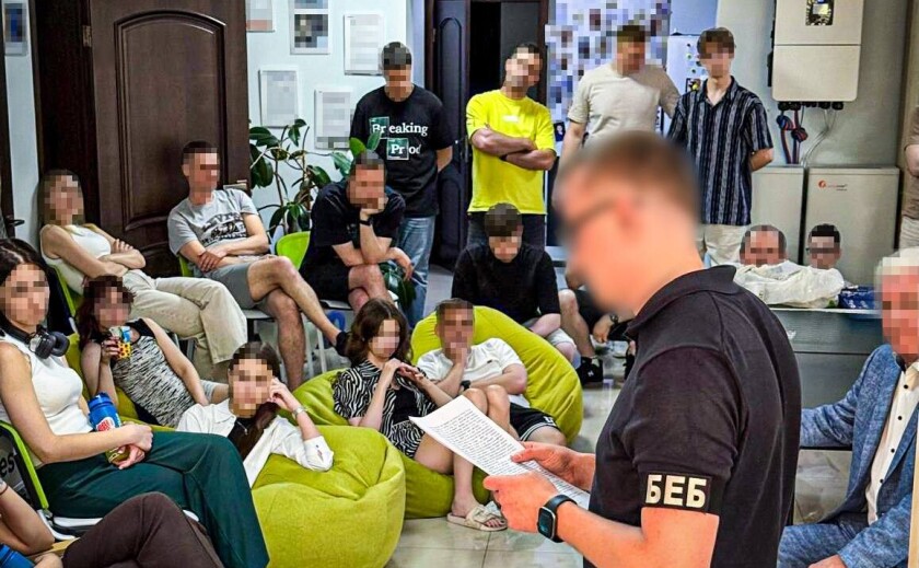 Організували роботу нелегальних онлайн-казино: адвокату та ще чотирьом учасникам групи повідомили про підозру Організували роботу нелегальних онлайн-казино: адвокату та ще чотирьом учасникам групи повідомили про підозру