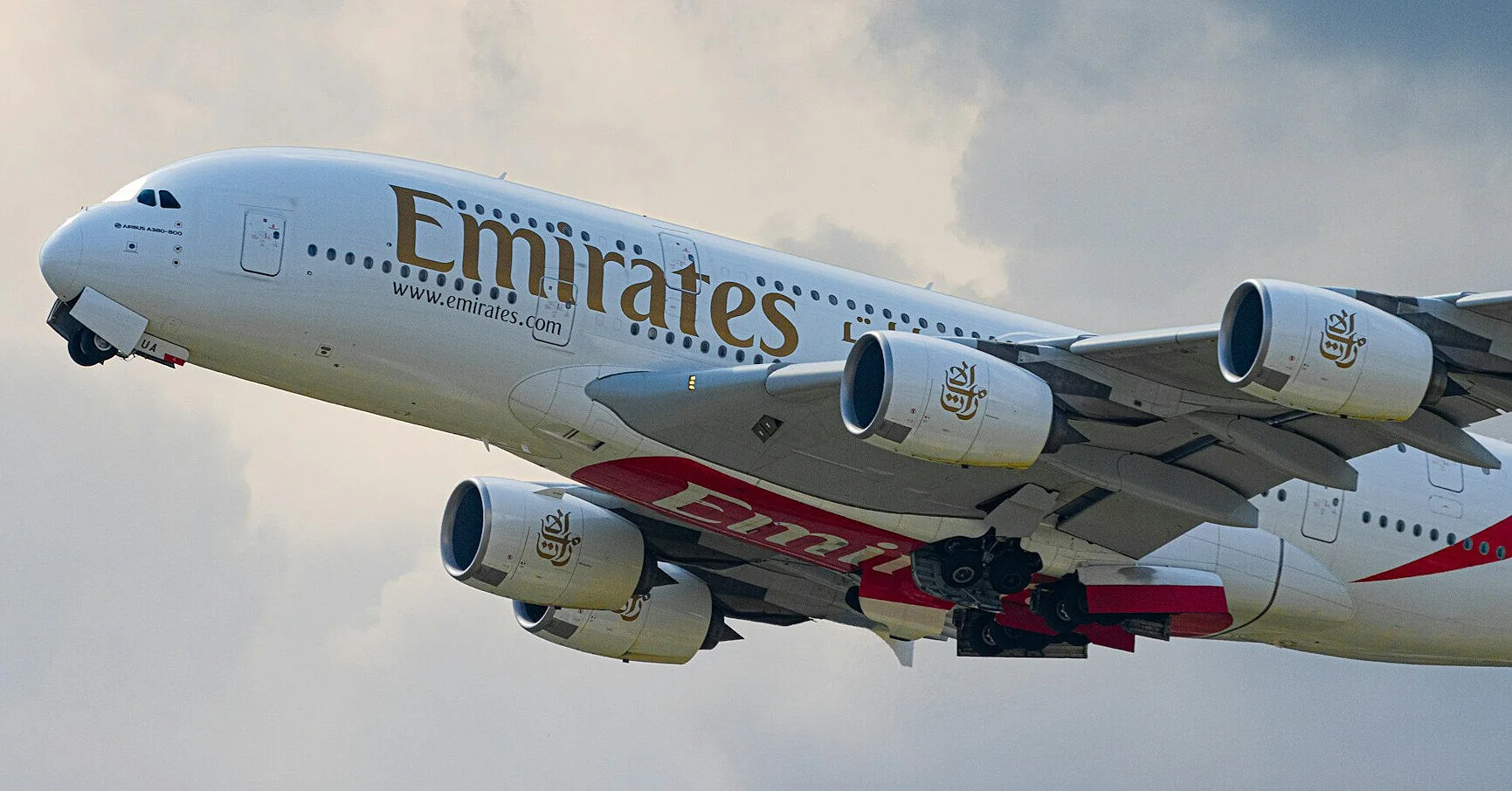 Евакуація літаками конкурентів: Emirates бере на себе воєнні ризики пасажирів у Дубаї Евакуація літаками конкурентів: Emirates бере на себе воєнні ризики пасажирів у Дубаї