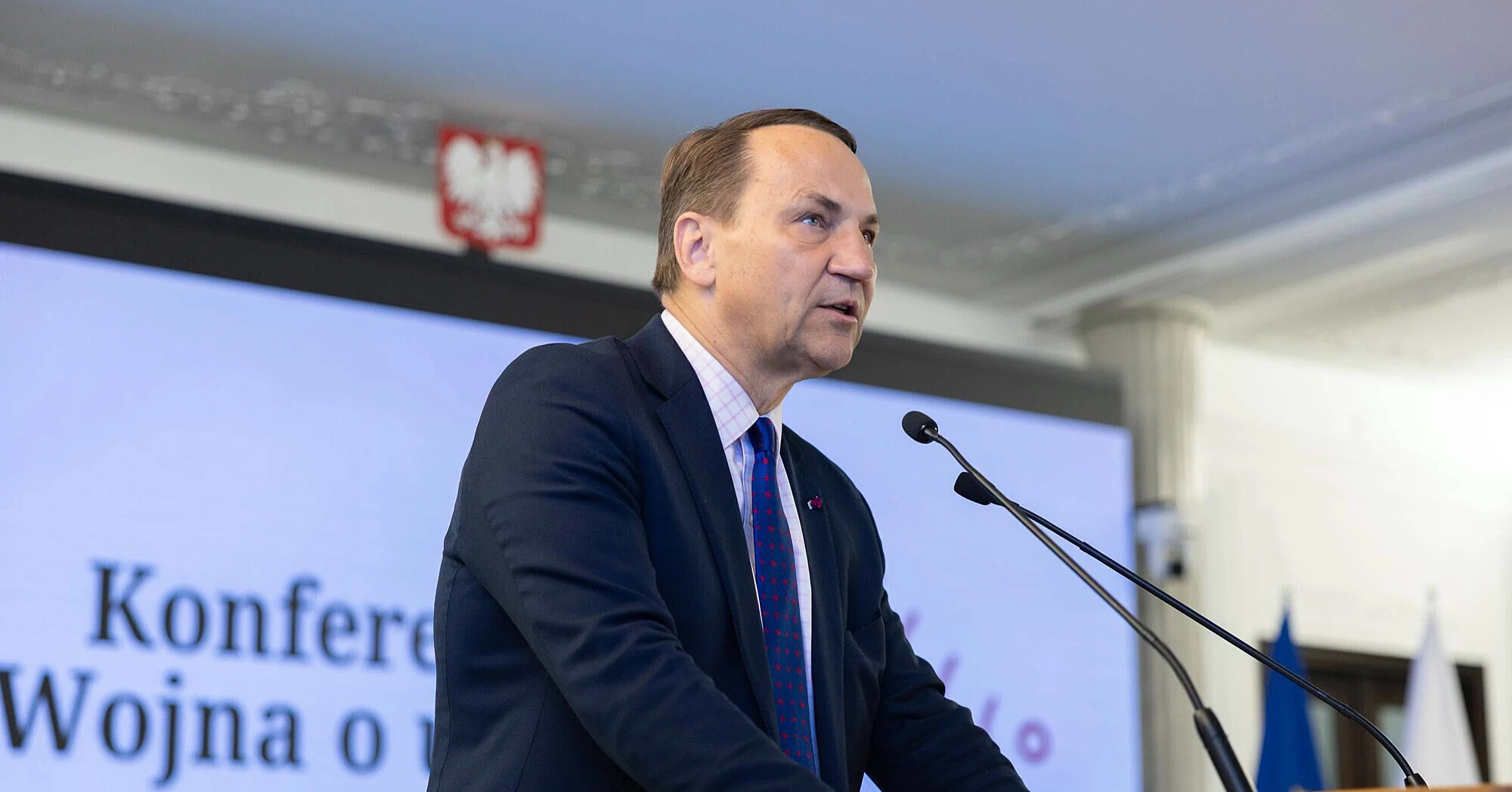 Сікорський розкритикував рішення Навроцького щодо нагороди Зеленського