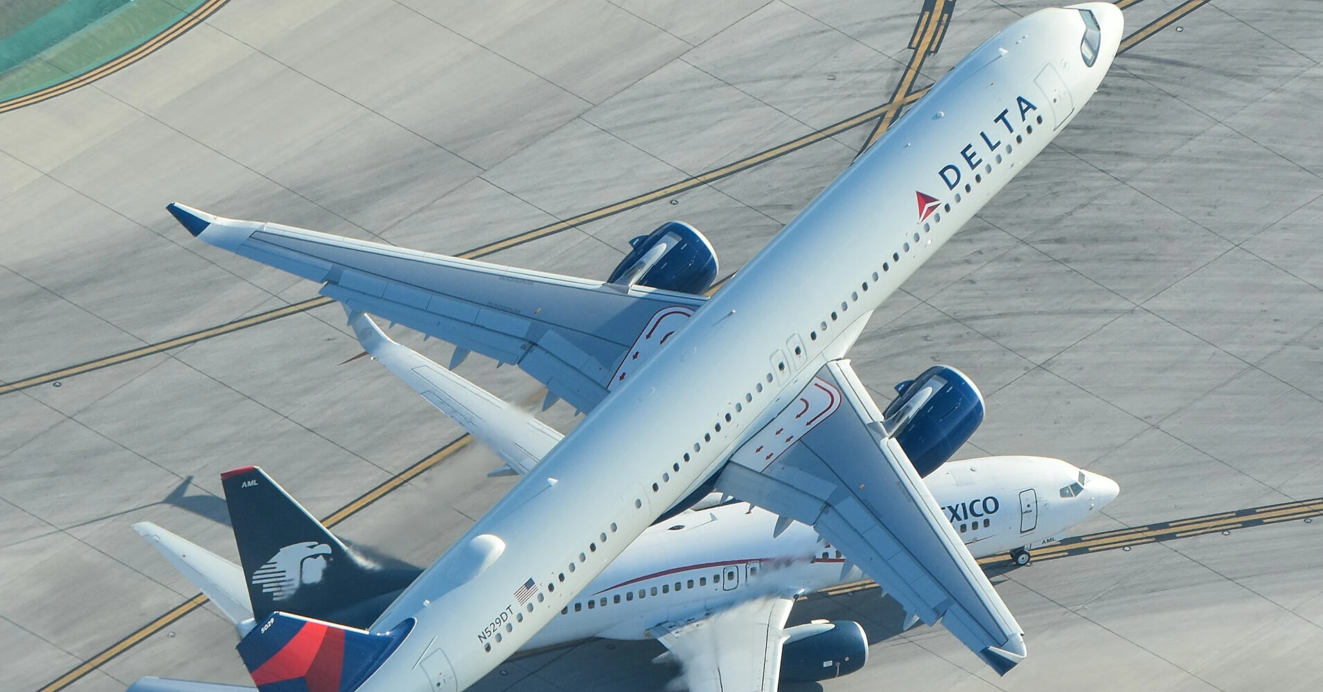 Небезпечне зближення в Бостоні: літак Delta екстрено перервав посадку через лайнер на смузі