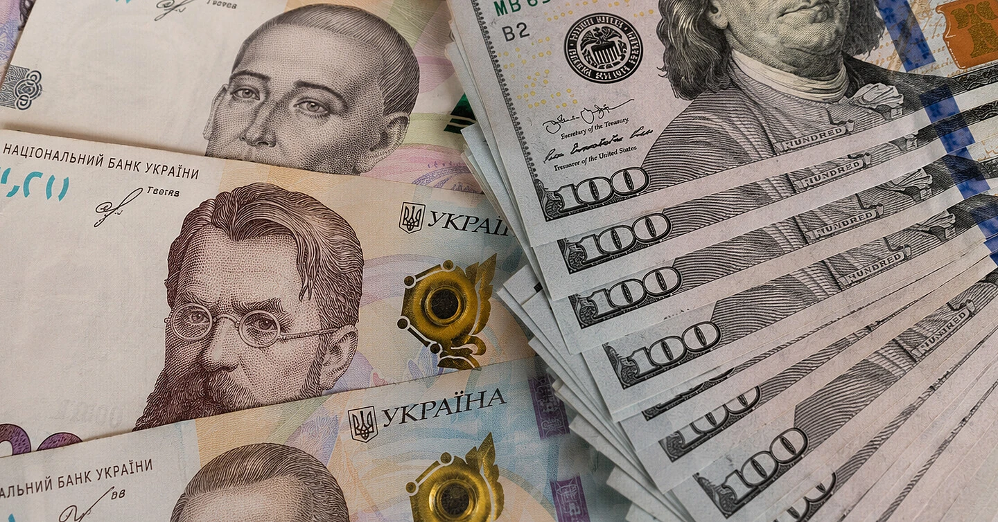 НБУ утримав долар нижче 45 гривень: що буде з курсом на старті тижня НБУ утримав долар нижче 45 гривень: що буде з курсом на старті тижня