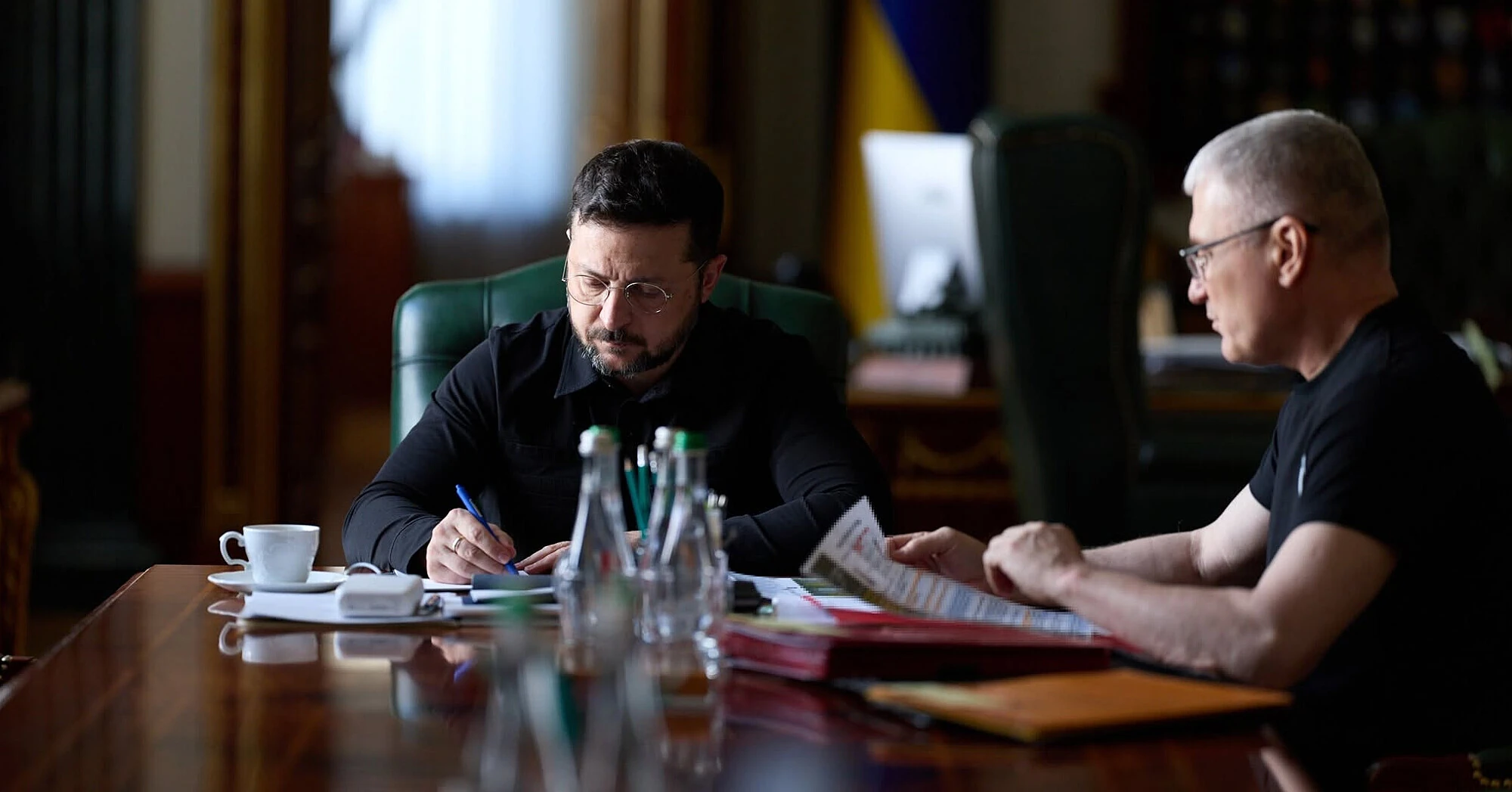 Зеленський підписав суперечливий “євроінтеграційний” закон про декларування суддів