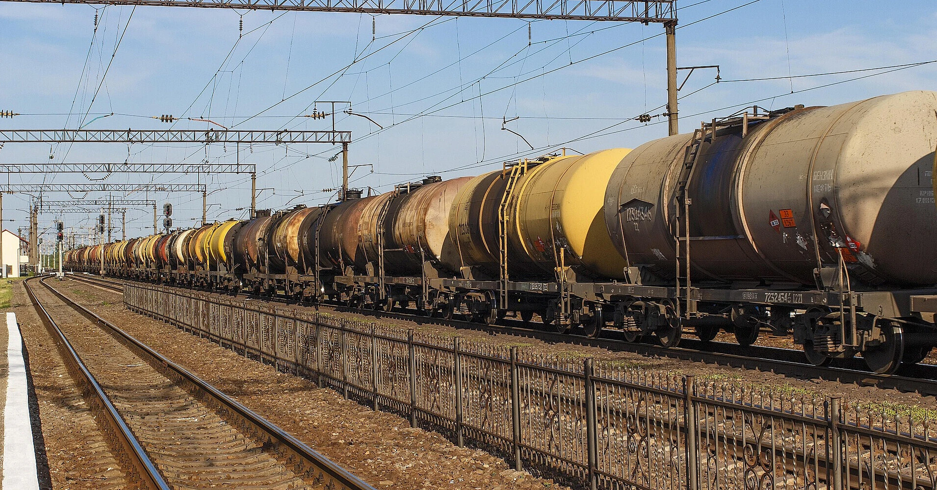 Росія почне ввозити бензин морем через ризик дефіциту