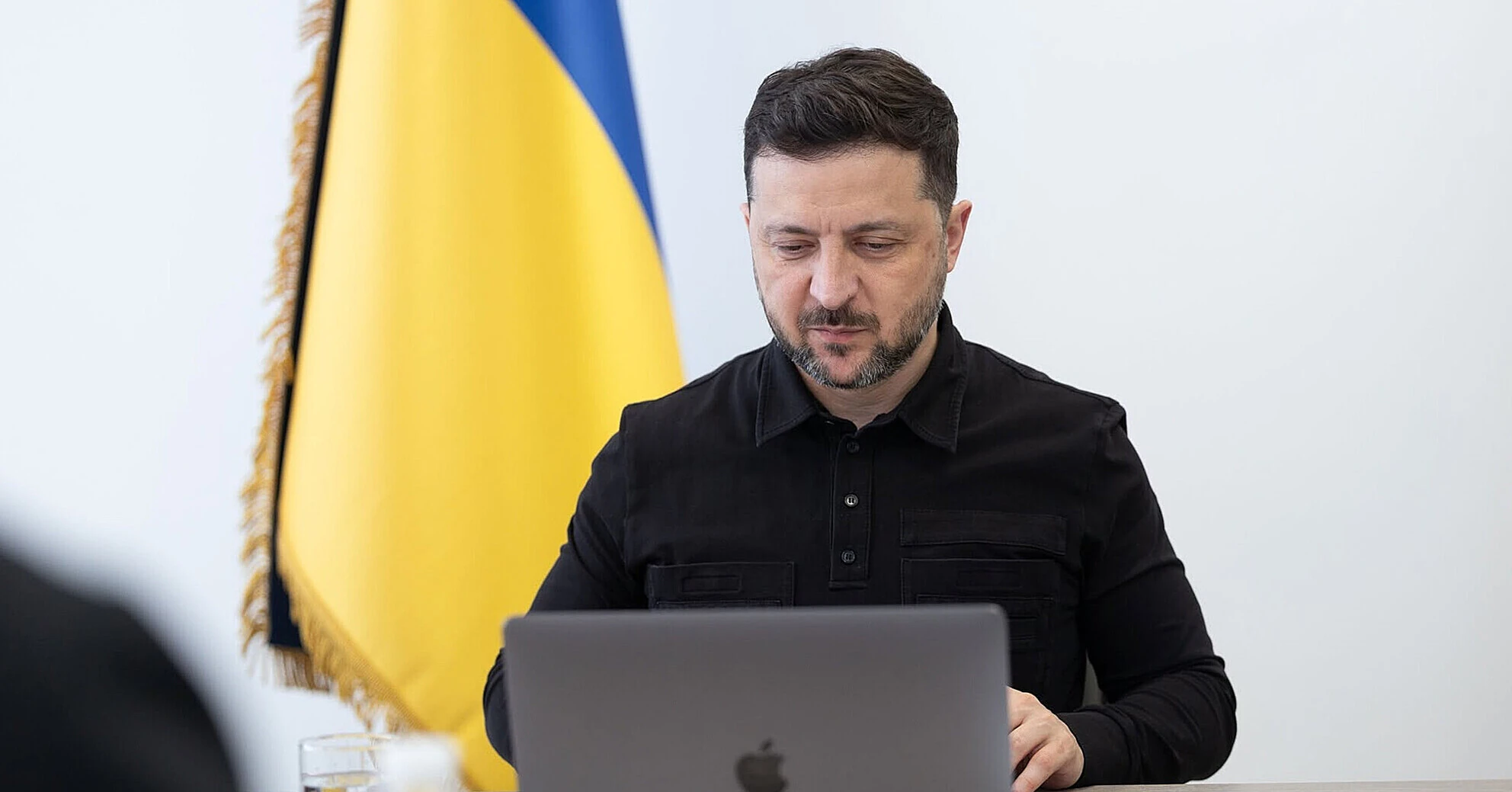 Польські активісти вирішили нагородити Зеленського власним орденом Польські активісти вирішили нагородити Зеленського власним орденом