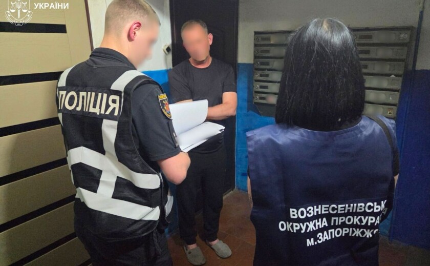 У Запоріжжі таблички для укриттів закупили майже вдвічі дорожче: експосадовцю повідомили про підозру
