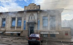 Росія атакувала Запоріжжя ракетами та дронами: є поранені, пошкоджені будинки й склади