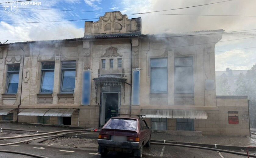 Росія атакувала Запоріжжя ракетами та дронами: є поранені, пошкоджені будинки й склади