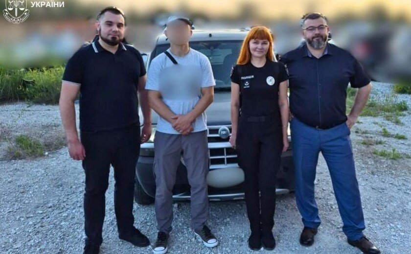 Автомобіль-«двійник» та мотоцикл: у Запоріжжі вилучені судом транспортні засоби передали на потреби ЗСУ