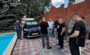 Виманили у знайомого 600 тисяч євро під виглядом інвестицій: на Дніпропетровщині викрито двох шахраїв Виманили у знайомого 600 тисяч євро під виглядом інвестицій: на Дніпропетровщині викрито двох шахраїв