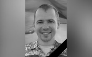 Донька залишилась без батька: захищаючи Україну загинув Євген Іванський з Камʼянського Донька залишилась без батька: захищаючи Україну загинув Євген Іванський з Камʼянського