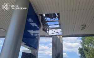 Росіяни двічі за день атакували АЗС у Запоріжжі: загинула 18-річна дівчина, ще 10 людей поранені