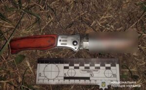 У Кривому Розі поліція затримала 19-річного юнака за нанесення тяжких ножових поранень містянину У Кривому Розі поліція затримала 19-річного юнака за нанесення тяжких ножових поранень містянину