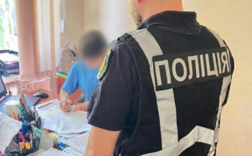 Правоохоронці Запоріжжя викрили колишнього посадовця, який розтратив 738 000 гривень бюджетних коштів Правоохоронці Запоріжжя викрили колишнього посадовця, який розтратив 738 000 гривень бюджетних коштів